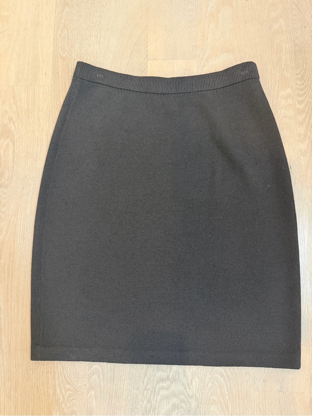 St. John Basics Black Knit Pull on Pencil Skirt, EUC, SZ 10
